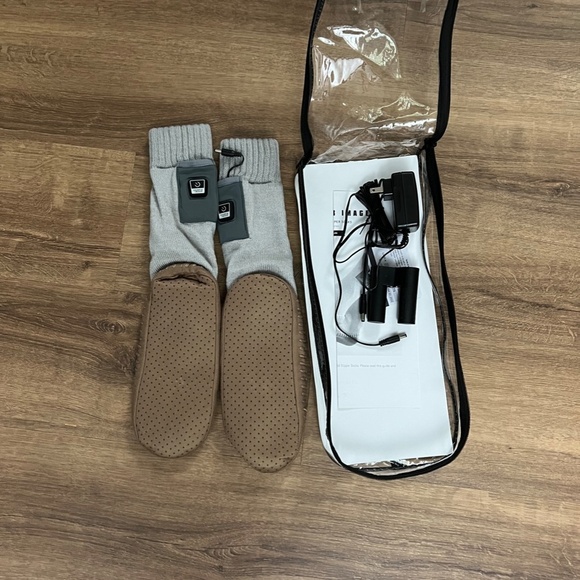 EUC Sharper Image Rechargeable Heated Gray Slipper Socks Sz S/M - Picture 4 of 10